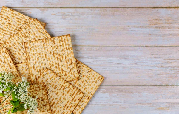 Fundo Pão Matzah Com Flores Brancas Conceito Feriado Páscoa Judaica — Fotografia de Stock