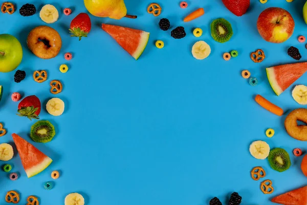 Healty Food Konceptet Sortiment Färska Frukter Och Grönsaker Blå Bakgrund — Stockfoto