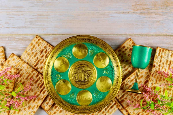 Matzah Judaica Kiddush Seder Com Texto Hebraico Tradução Inglesa Ovo — Fotografia de Stock