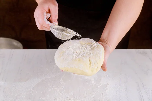 Masa Pizza Cruda Mano Personas Para Hacer Pizza — Foto de Stock