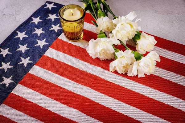 Burning Candle White Flowers Flag Background Remembrance Day — Stock Photo, Image