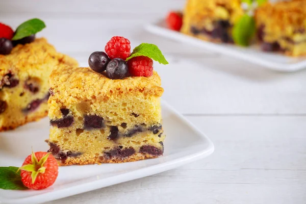 Torta Alla Panna Acida Frutti Bosco Con Bacche Fresche Piatto — Foto Stock