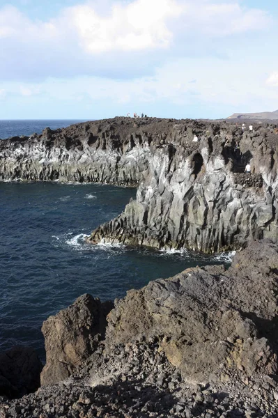 Espectacular vista de las cuevas de lava Los Hervideros —  Fotos de Stock