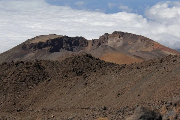 Volkan Teide ve mavi gökyüzü