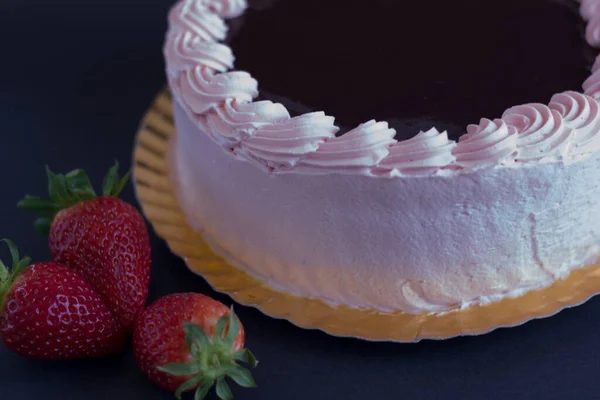 Couverture Gâteau Aux Fraises Chocolat Avec Crème Rose Fraise Fraîche — Photo