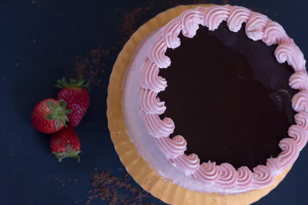 Couverture Gâteau Aux Fraises Chocolat Avec Crème Rose Fraise Fraîche — Photo