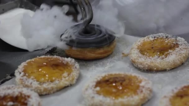 Panadería Francesa Llama Pastelería Antorcha Cocina Soplete Con Llama — Vídeos de Stock