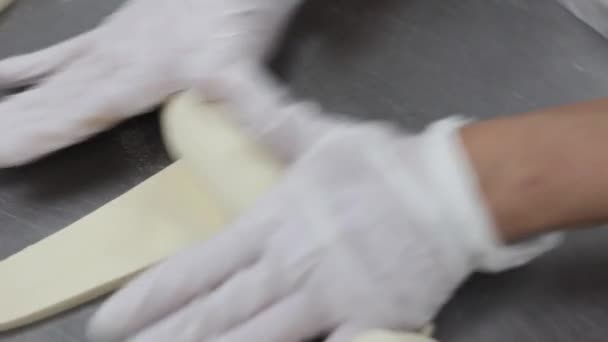 用于制作羊角面包面团的工业机器 — 图库视频影像