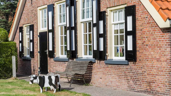Régi holland parasztház, fekete és fehér színben — Stock Fotó