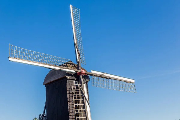 Typisk nederlandsk Doesburger mill i Ede, Gelderland, Holland – stockfoto