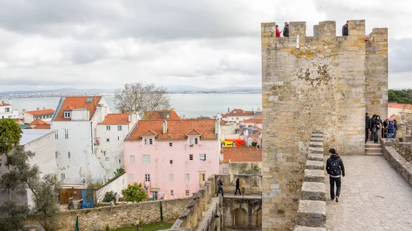 Лиссабон, Португалия - 4 марта 2016 года: Castelo de San Jorge — стоковое фото