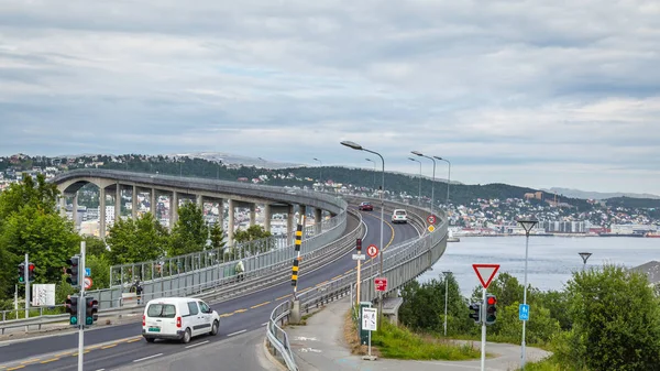 TROMSO, FINLANDIA - 27 LUGLIO 2016: Vista dalla Cattedrale artica — Foto Stock