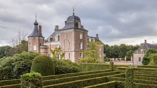 Delden, Países Bajos - 07 de octubre de 2016: Castillo Twickel y — Foto de Stock