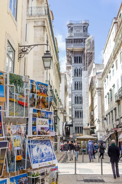 Λισαβόνα, Πορτογαλία - 5 Μαρτίου 2016: Σταθεί καρτ-ποστάλ — Φωτογραφία Αρχείου