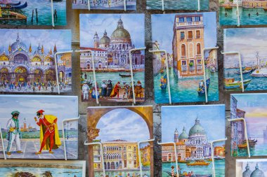 Venice, İtalya - 29 Ekim 2016: kartpostallar veya Venedik bu satışında