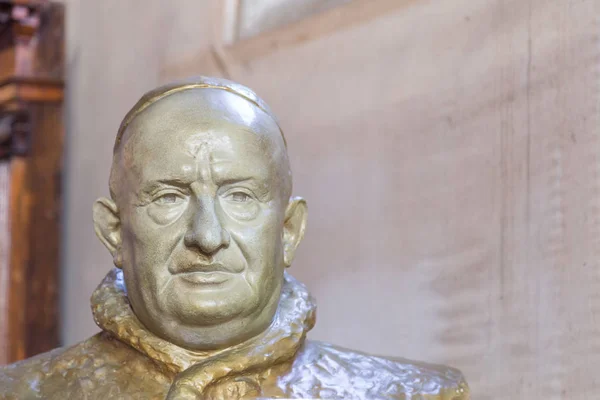 Венеция, Италия - 29 октября 2016 года: бюст Папы Римского Итлаианского Иоанна XXIII — стоковое фото