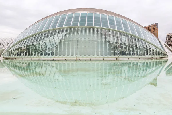 VALENCIA, SPAGNA - 01 DICEMBRE 2016: Città delle arti e delle scienze — Foto Stock