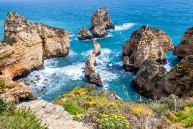 Lagos, Algarve, Portekiz yakınlarındaki Ponta da Piedade uçurumları