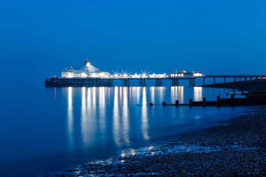İskele Eastbourne tarafından gece, Sussex, İngiltere