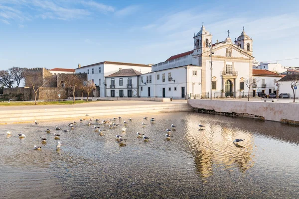 Городская площадь древнего центра Лагуша, Алгарве, Португалия — стоковое фото
