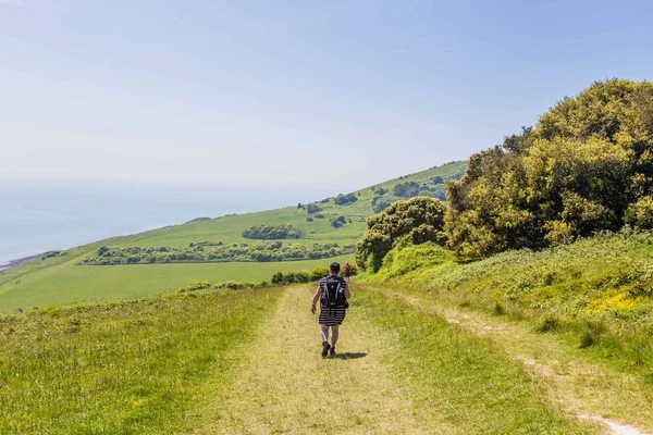 Walking to Beachy head near Eastbourne, Sussex, United Kingdom — Stock Photo, Image