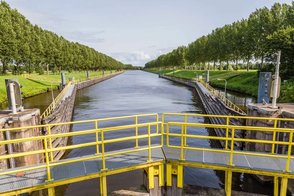 Schleuse engelen in engelen, den Niederlanden — Stockfoto