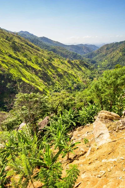 Ravana bergen in de buurt van Ella in Sri Lanka — Stockfoto