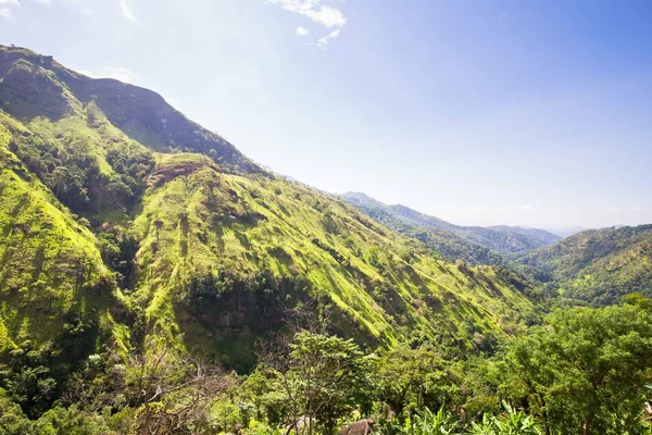 Ravana bergen in de buurt van Ella in Sri Lanka — Stockfoto