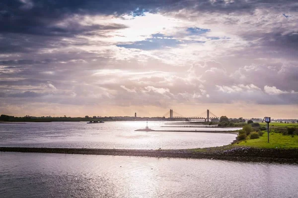 Floden scape Nederländerna — Stockfoto