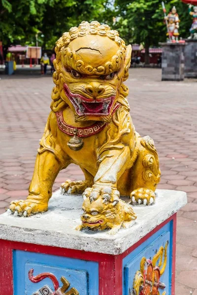 Lion standbeeld symbool van macht — Stockfoto