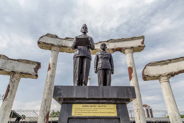 Пам'ятник Soekarno Хатта у місті Бая, Індонезія — стокове фото