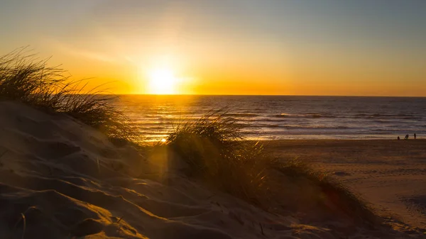 Coucher de soleil sur la plage — Photo