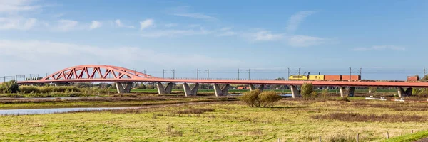 Czerwony most kolejowy Holandia — Zdjęcie stockowe