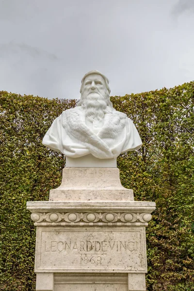 Statue of Leonardo da Vinci — Stock Photo, Image
