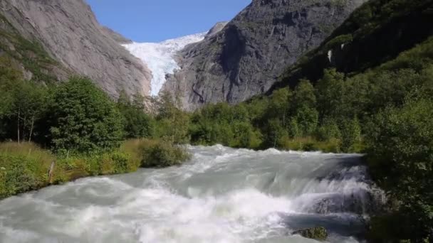 Glaciar Briksdal en Noruega Occidental — Vídeos de Stock