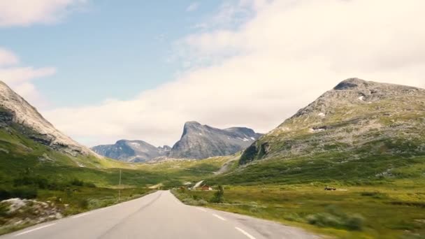 Roadtrip langs Gaularfjellet in Noorwegen — Stockvideo