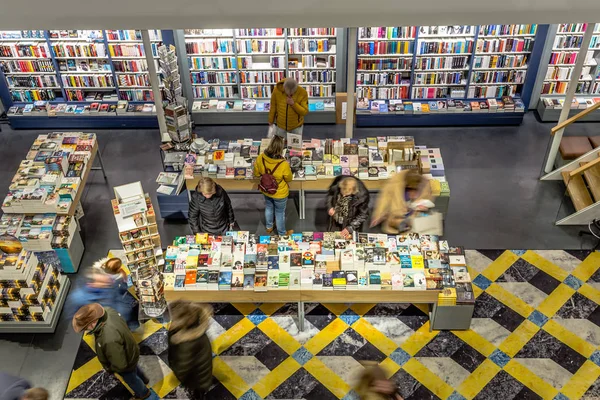 Книжный магазин в Зволле Нидерланды — стоковое фото