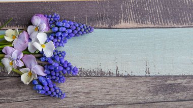 Kopya alanı olan çiçek ahşap arkaplan