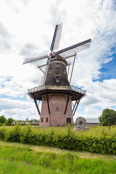 Nederlandsk vindmølle Veluwe – stockfoto