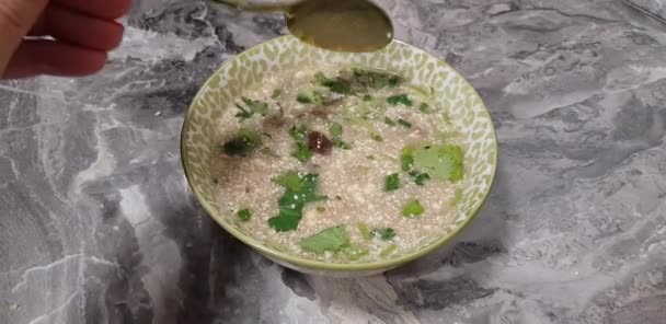 Köstliche Hausgemachte Suppe Aus Getrockneten Pilzen Suppe Bio Trockenpilz Mit — Stockvideo