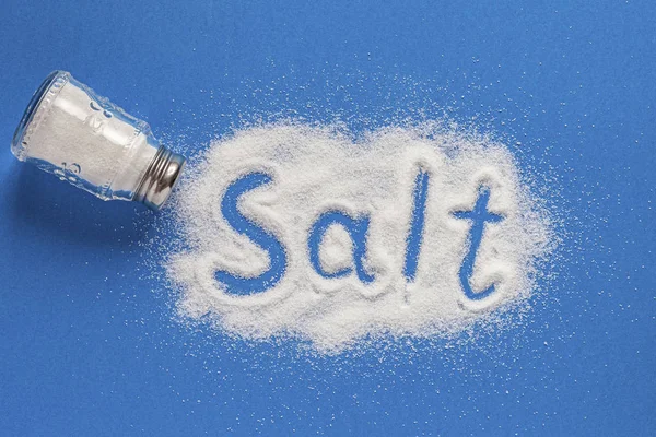 White Sea Salt Word Salt Made Dispersed Salt Blue Background — Stock Photo, Image