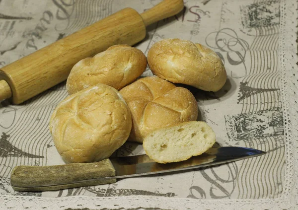 Pães frescos, pão, bolos, foco seletivo — Fotografia de Stock