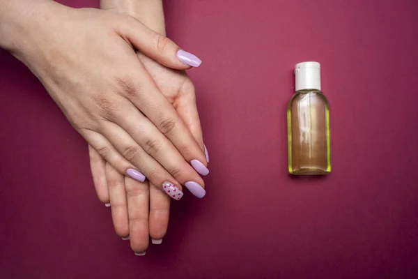 Tratamento Mãos Femininas Com Agente Antibacteriano Auto Isolamento Higiene Borgonha — Fotografia de Stock