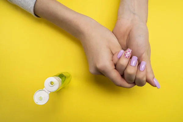 Tratamento Mãos Femininas Com Agente Antibacteriano Auto Isolamento Higiene — Fotografia de Stock