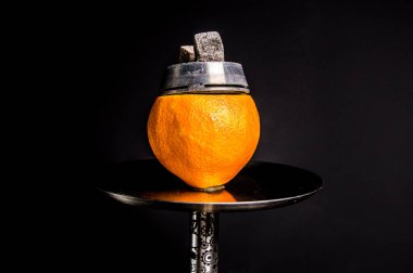 Greyfurt kase yerine nargile olarak kullanılır. Nilüfer Kaluga ve kızgın kömürleri. Tütün narenciyi tıkadı..