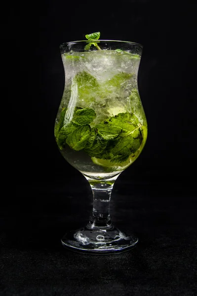 Mojito Lime Mint Ice Beautiful Cocktail Isolated Black Background — Stock Photo, Image