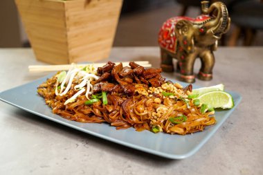 Restoranda Asya yemeği