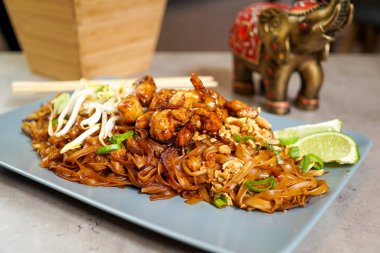 Restoranda Asya yemeği