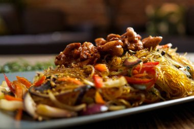 Restoranda Asya yemeği