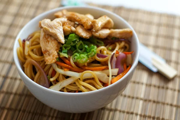 Comida asiática em um restaurante — Fotografia de Stock